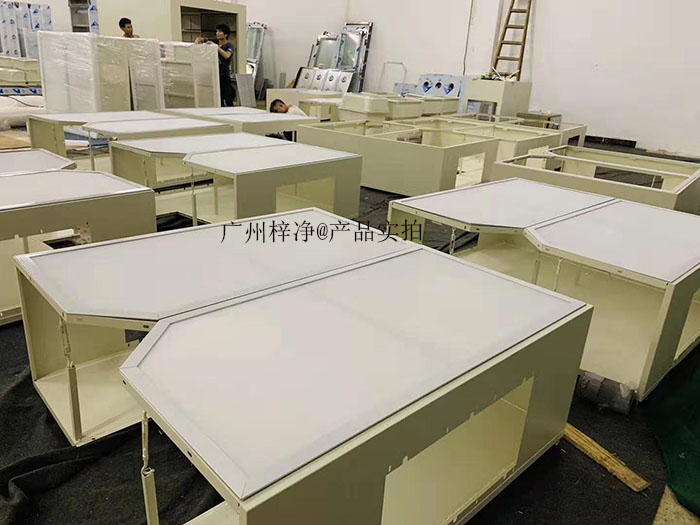 百級(jí)層流送風(fēng)天花是采用空氣潔凈技術(shù)對(duì)微生物污染采取程度不同的控制 百級(jí)層流送風(fēng)天花是采用空氣潔凈技術(shù)對(duì)微生物污染采取程度不同的控制