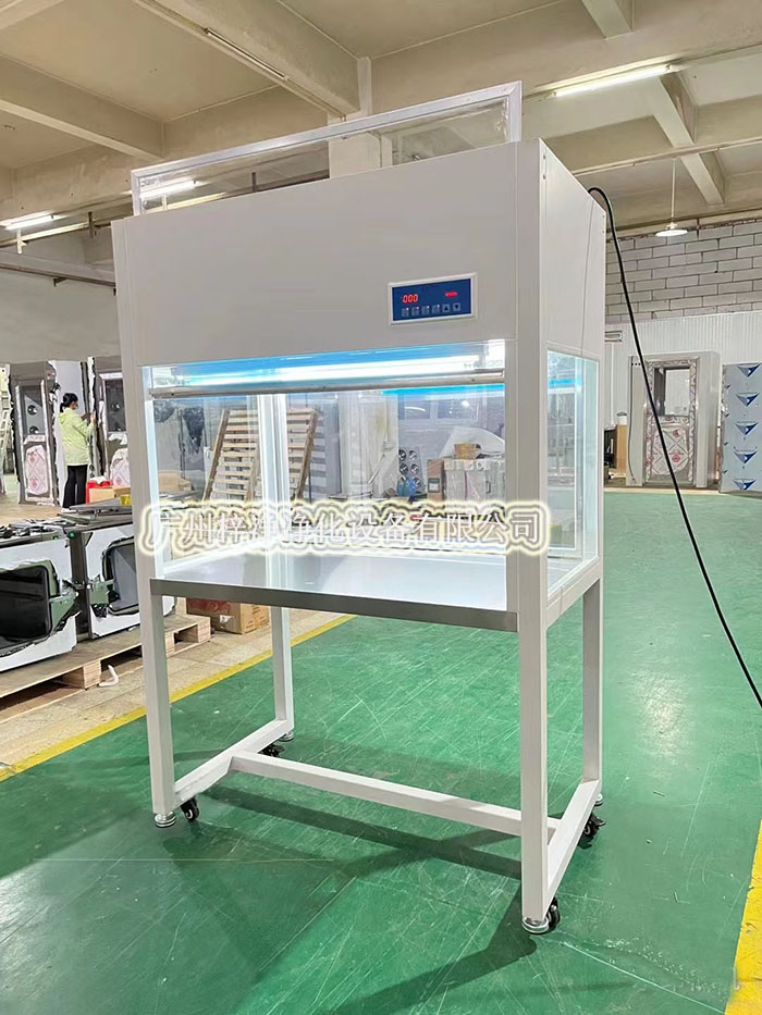 潔凈工作臺的尺寸應(yīng)根據(jù)操作人員的需求而定,形狀一般采用矩形或圓形,便于操作。 潔凈工作臺的尺寸應(yīng)根據(jù)操作人員的需求而定,形狀一般采用矩形或圓形,便于操作。